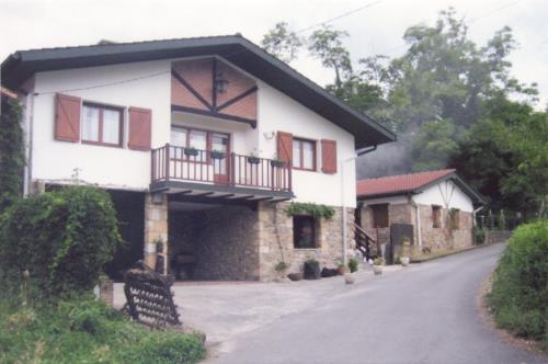 fachada casa rural Barturen en Bizkaia