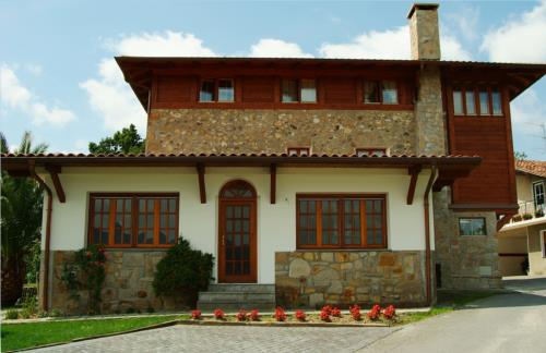 fachada casa rural Oraindi en Bizkaia